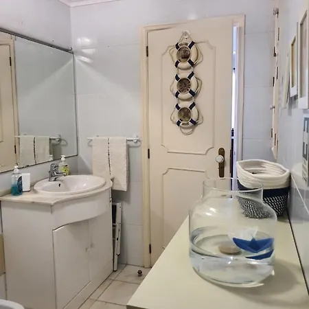 Luzia's - 2 Bedroom Sleeps 4 Apartment